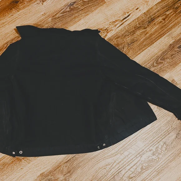 Black Carhartt Jacket - Picture 5 of 7